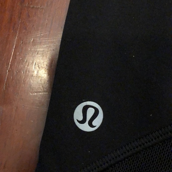 Black Lululemon Leggings with Mesh Pockets, Size 4 - Picture 3 of 5